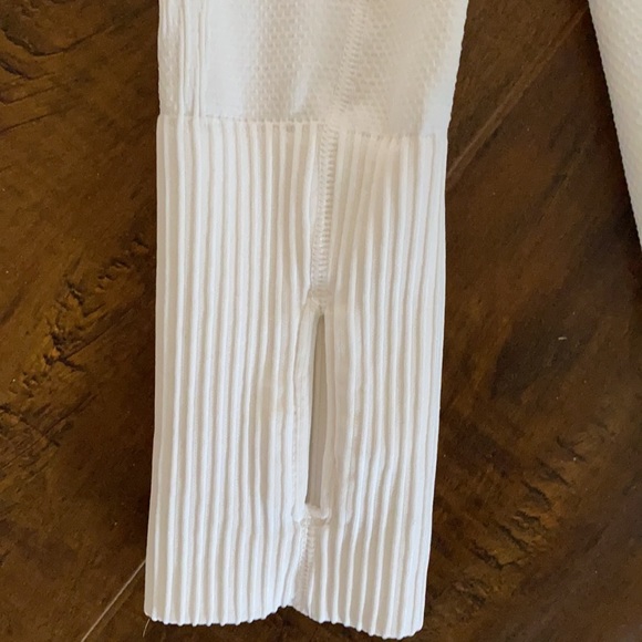 Lululemon white textured top - Picture 3 of 4